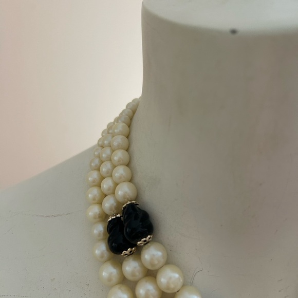 Elegant Pearl and Black Bead Necklace - Picture 5 of 8